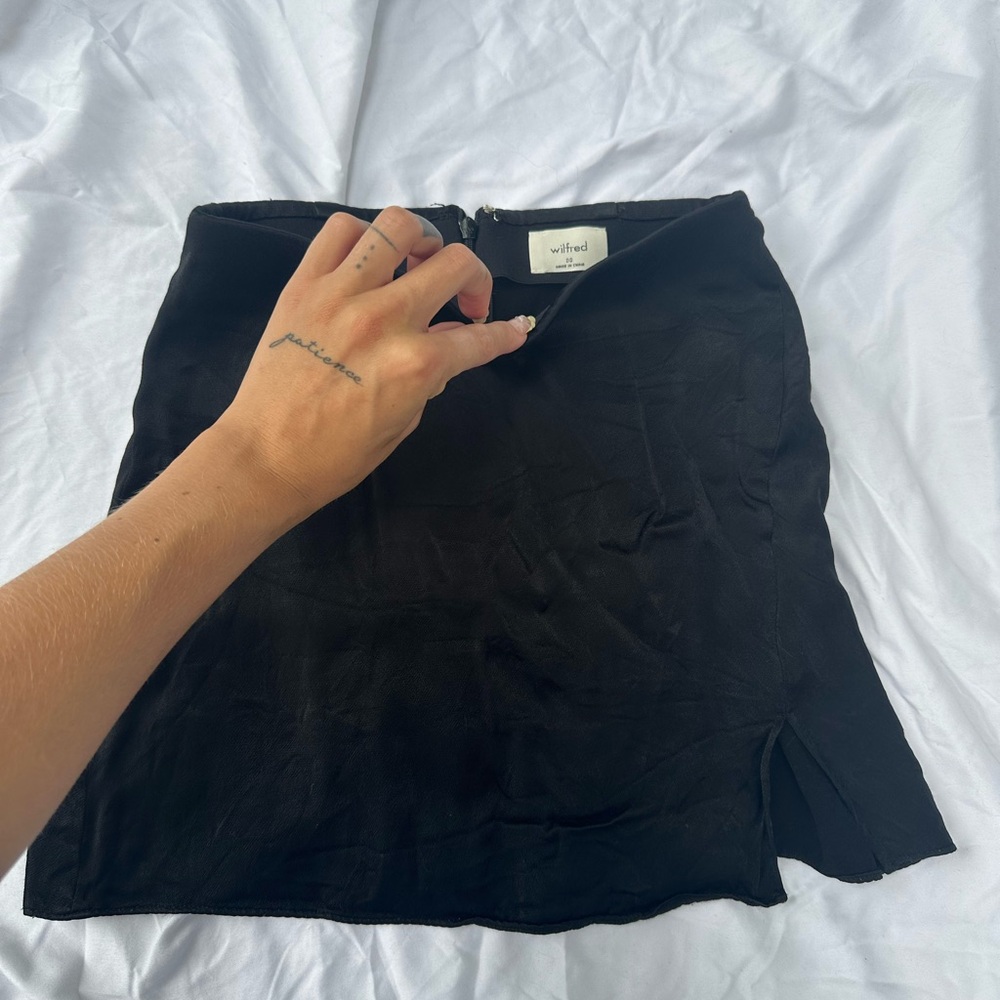 wilfred silk black mini skirt w/ small silt